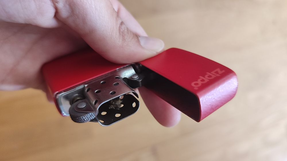 isqueiro zippo mate vermelho