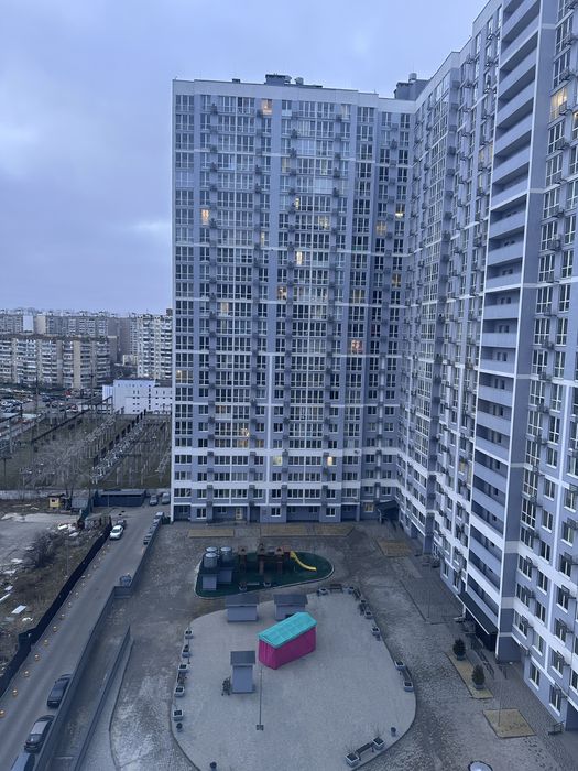 Свободна !! Теплая , уютная! Возле метро Харьковская 5 мин, Позняки