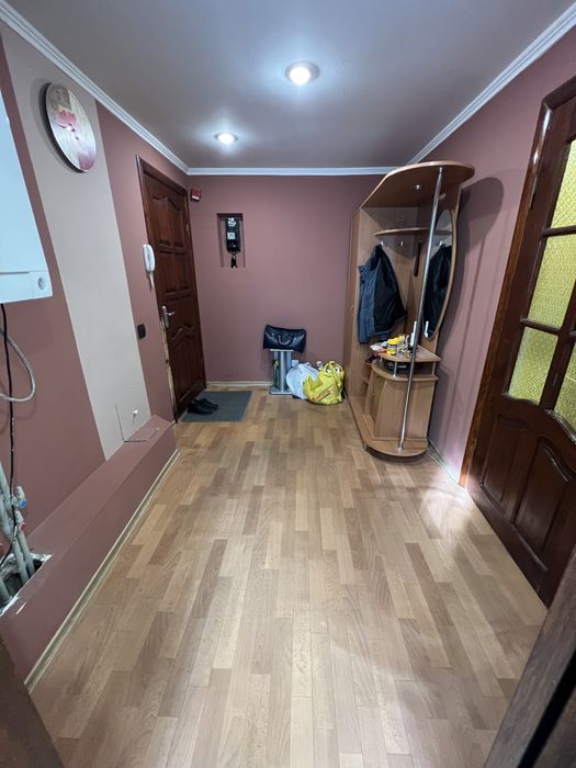 Подобово. Двух кімнатна. Від власника . Звітні документи