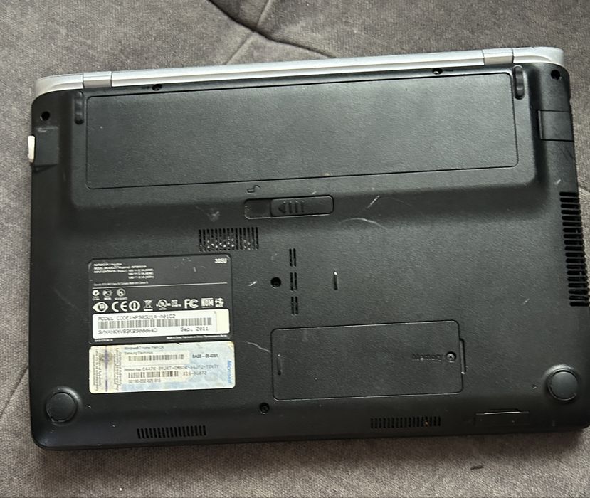 Laptop Samsung  NP305U1A na części