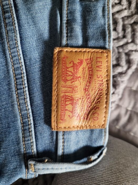 Damskie spodnie Levis