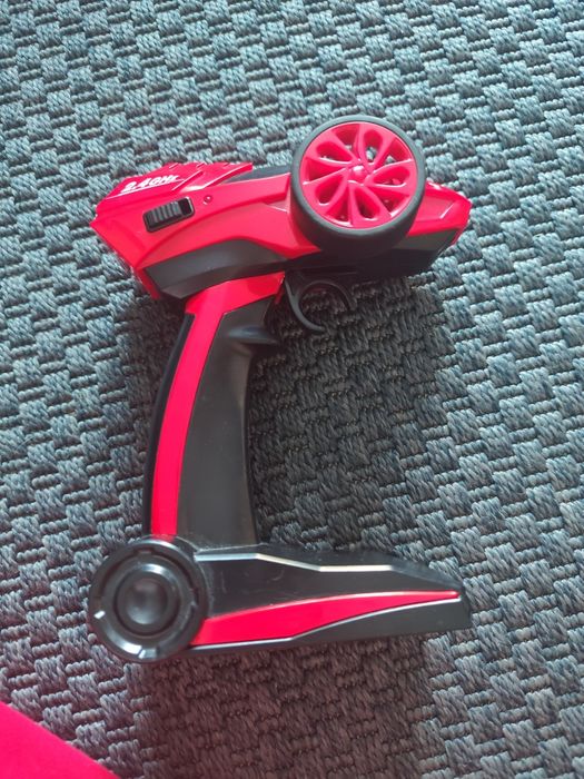 Sprzedam czerwone autko na pilot