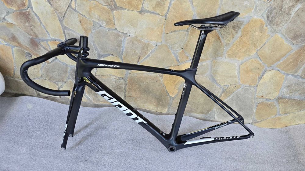 Карбонова шосейна рама Giant TCR