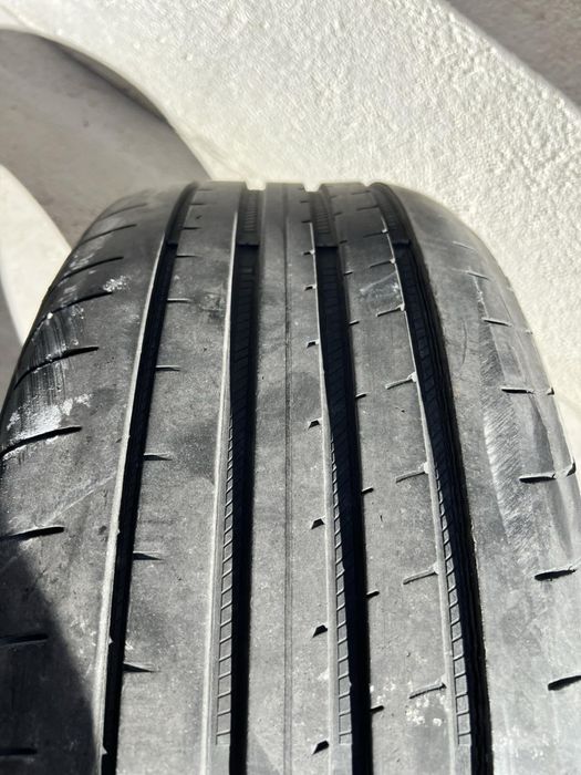 235/45/18 Good Year 2 pneus