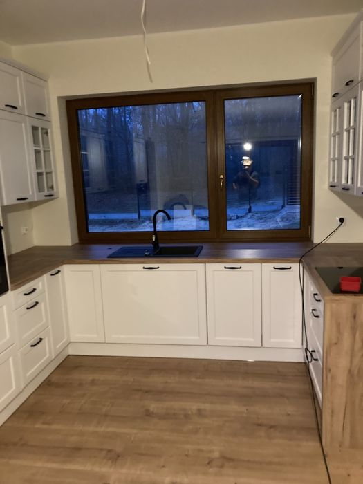 Stolarz z pasią. Ekskluzywne Uslugi Stolarskie - Precyzja i Jakość