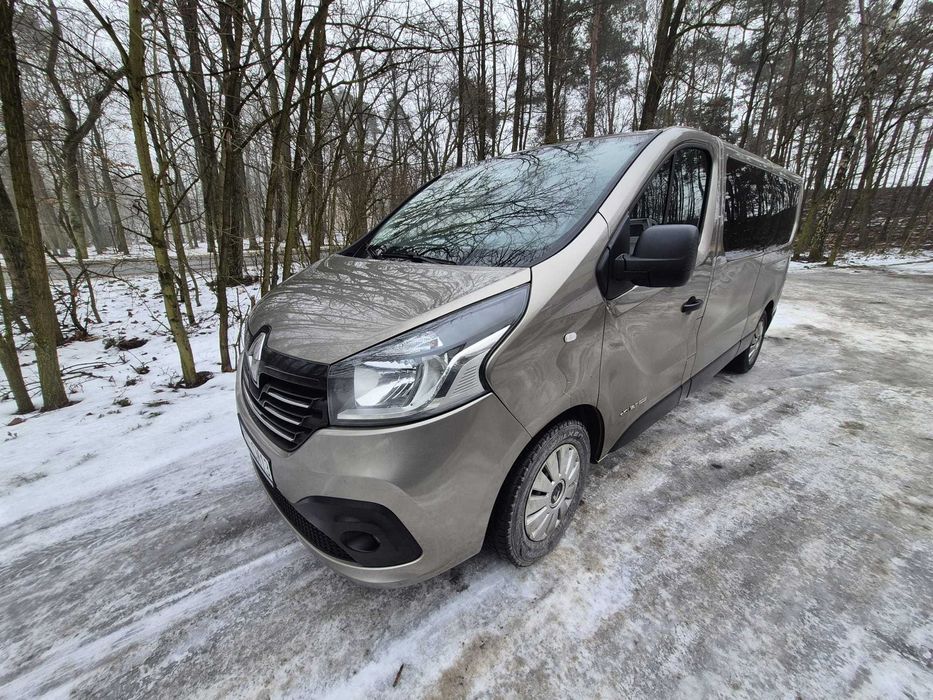 Wynajem busa 9-osobowego - komfortowa podróż dla całej ekipy!