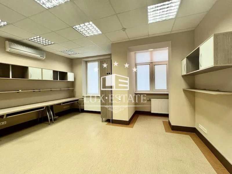 Продажа помещения 215 м2 пер. Лопатиский, метро Коституции