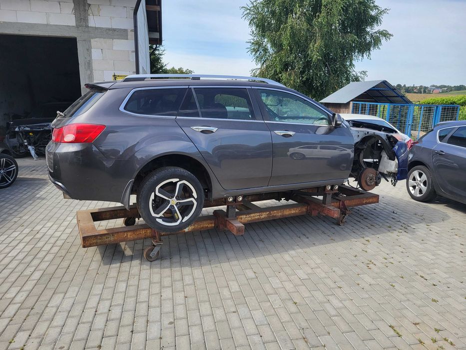 Honda Accord VIII 2.0 benzyna na części lub w całości.