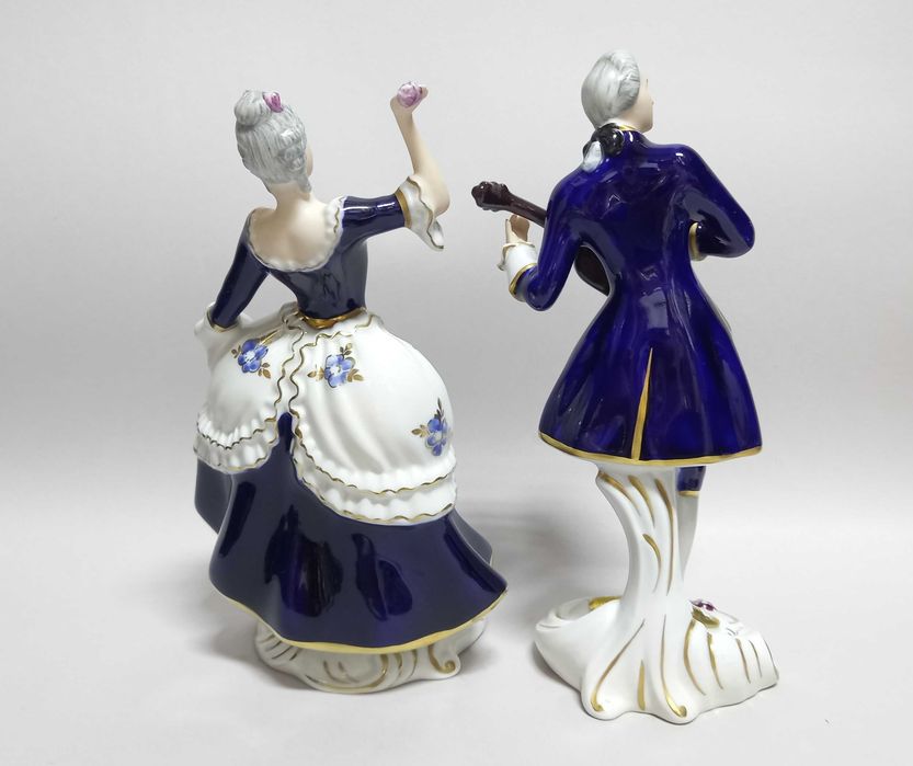 Dworska para, kobaltowe figurki Royal Dux, poł XX w.