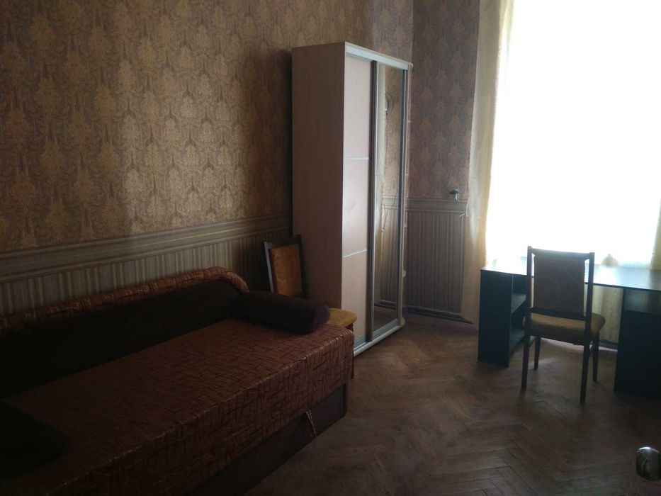 Сдам 3-х комн. квартиру в центре.