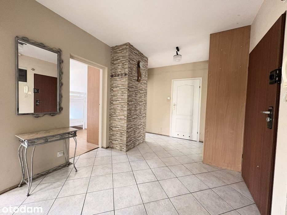 Przestronne 80,5 m² z 3 pokojami, odrębną kuchnią i balkonem