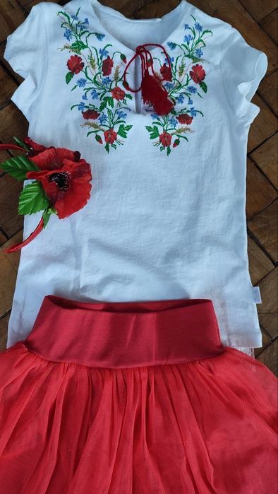Вишиванка зі спідницею та обручем