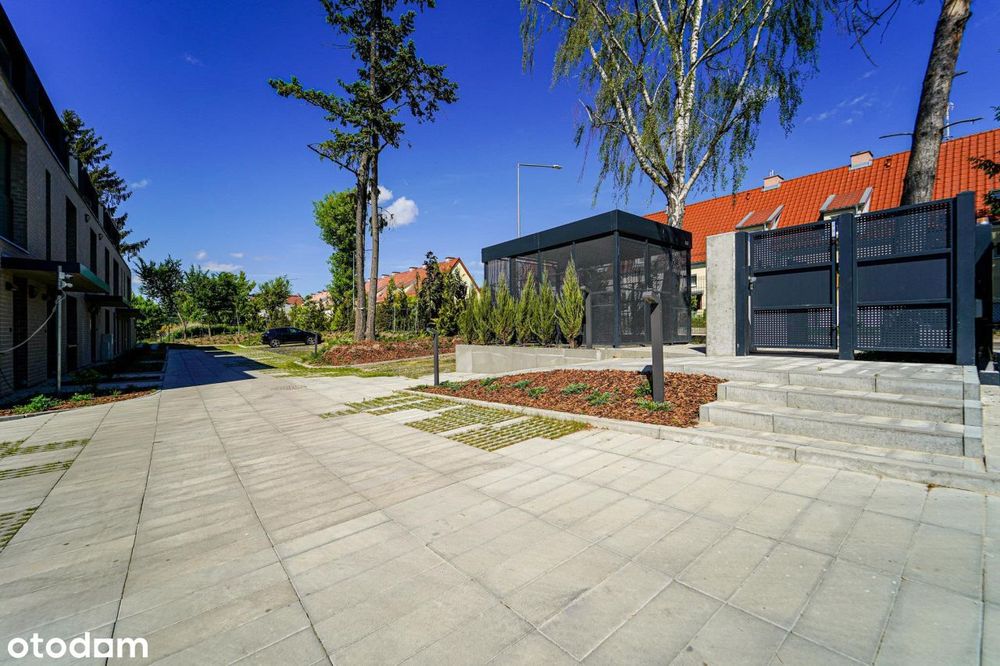 Dwupoziomowy,4-pokojowy apartament z antresolą
