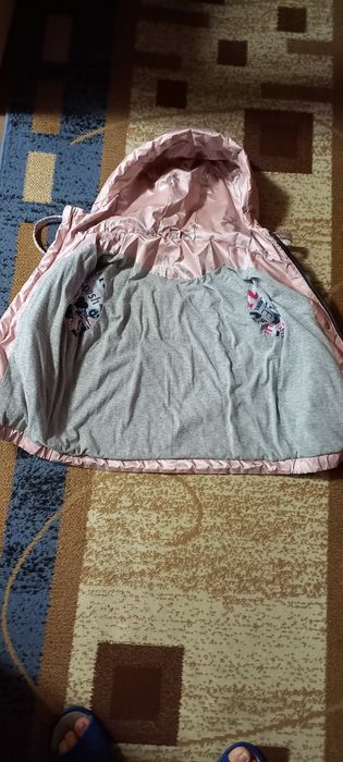 Куртка  осіння на дівчинку