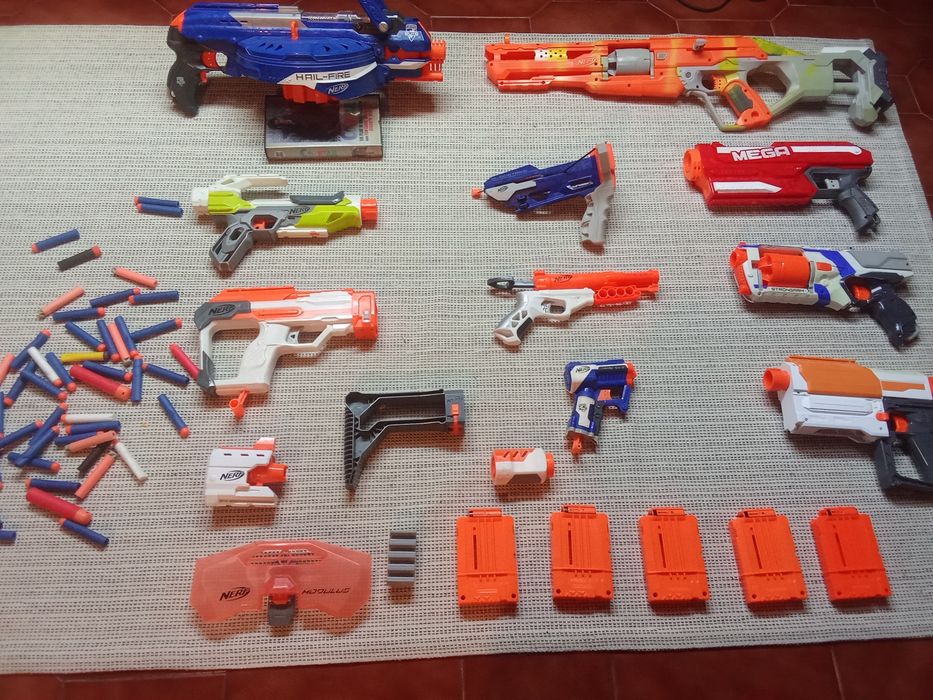 Vários brinquedos Nerf