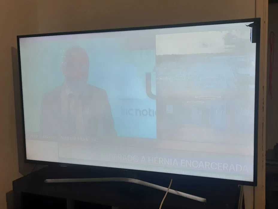 Samsung 55'' MU6105 Smart 4K UHD TV Avariada/peças