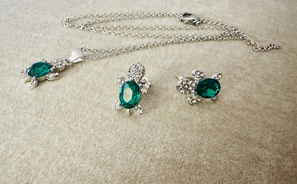 Komplet żółwiki kolczyki plus lancuszek z wisiorkiem