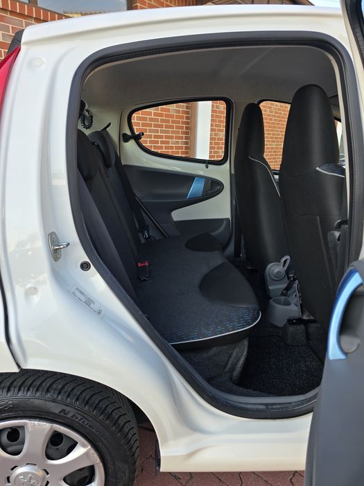 Peugeot 107 1.0 Urban  |  AR CONDICIONADO