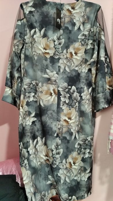 Красиві  нарядні  плаття нові..