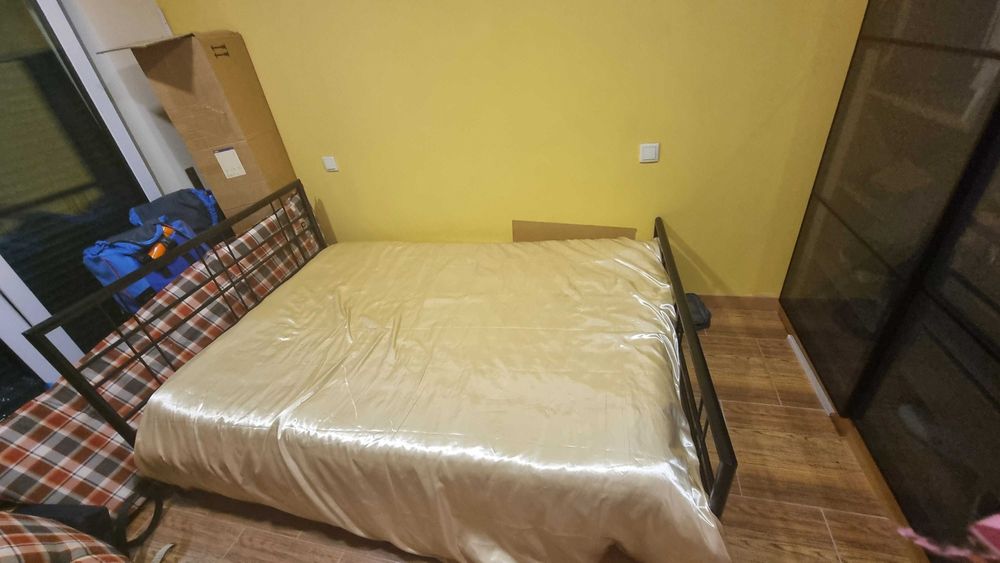 Cama de casal em ferro