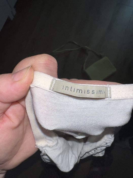 Sukienka z otwartymi ramionami Intimissimi r-r S kremowa