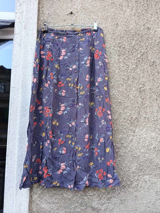 Spódniczka midi fioletowa w kwiaty z wiskozy 38