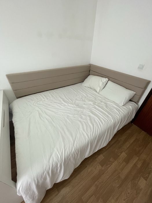 Cama, mesa secretária, cabeceira e mais