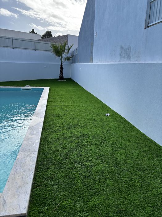 Relva Artificial — Solução Completa com Aplicação Profissional