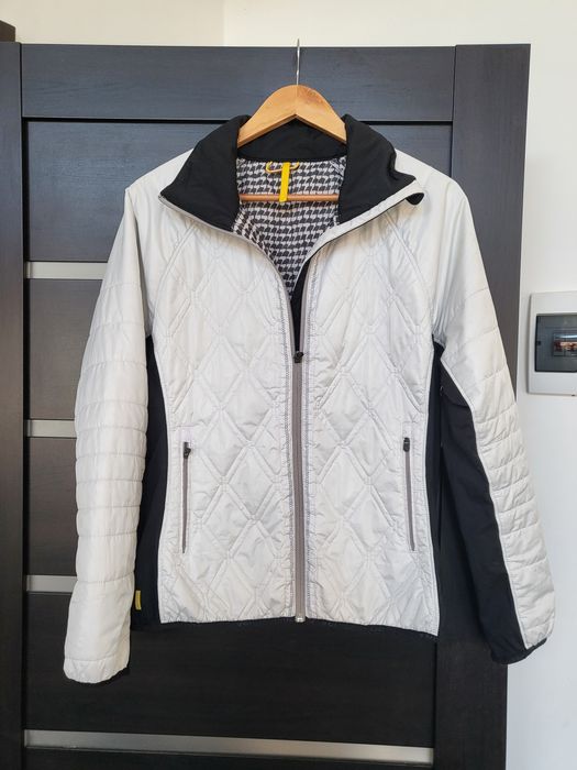 Вітровка жіноча легка і тепла