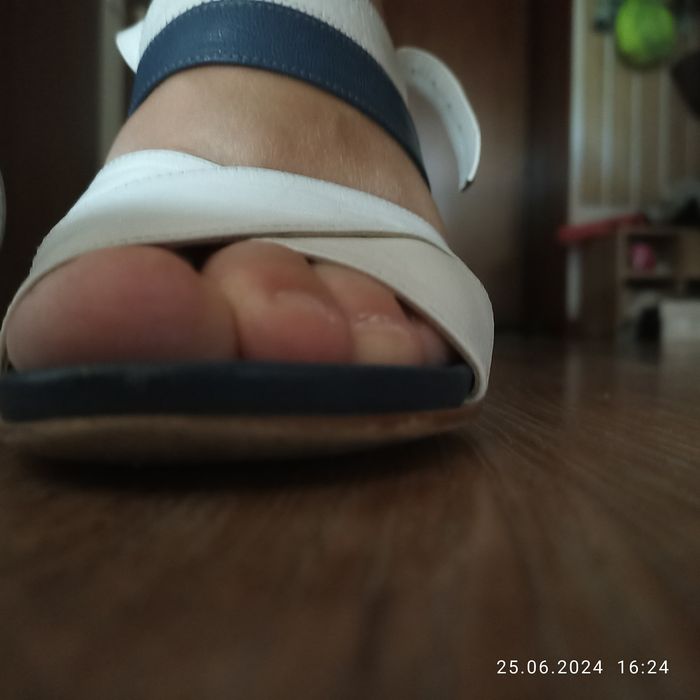 Босоножки кожаные