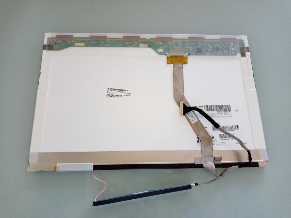 Vendo ecrãs de portátil 16´´