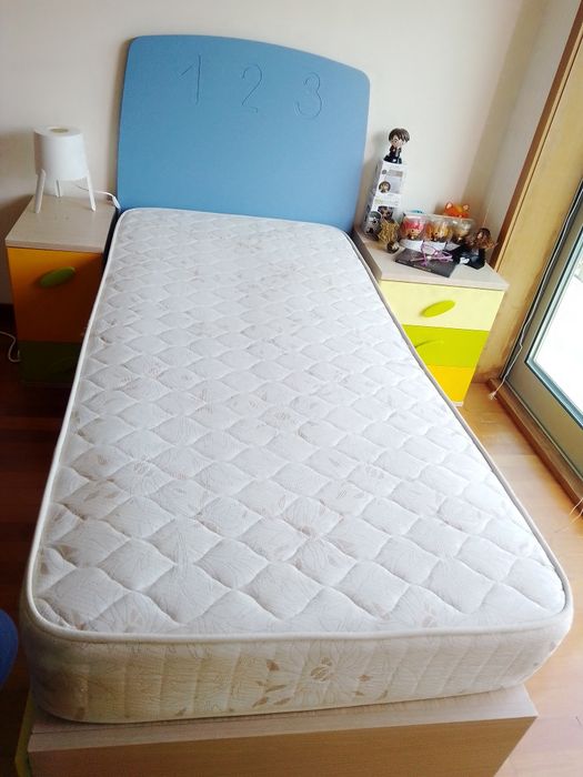 Quarto de solteiro em madeira