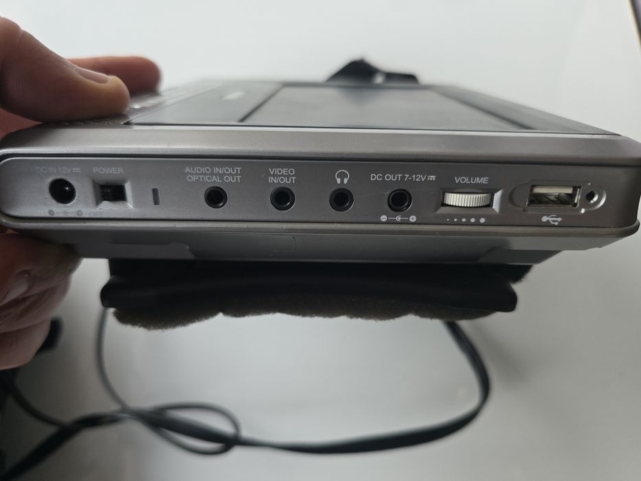 Dvd  z usb do auta 2 monitory
