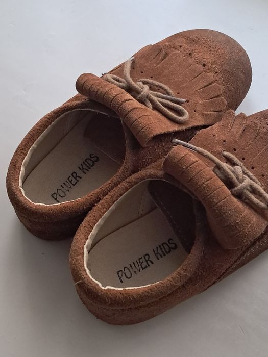 Sapatos de camurça 26