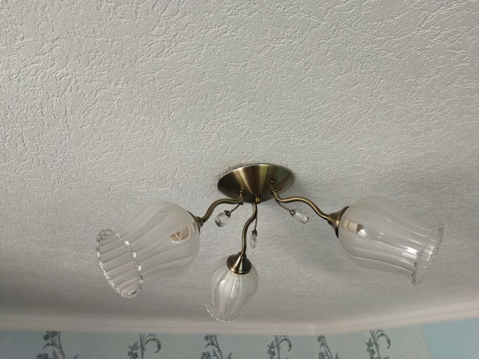 Люстра на Три плафона