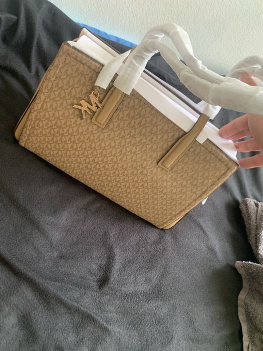 Продам жіночу сумку Michael Kors