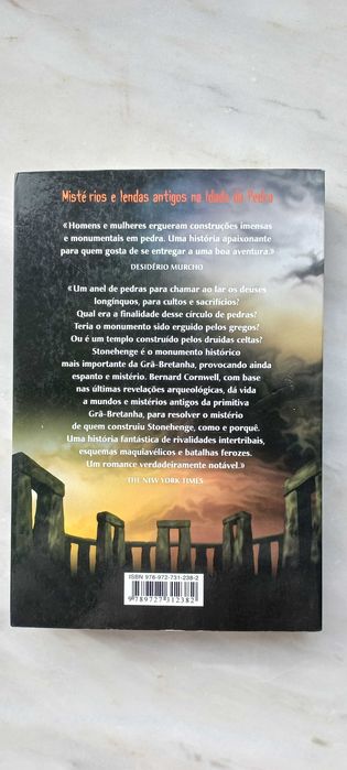 Livro Stonehenge de Bernard Cornwell