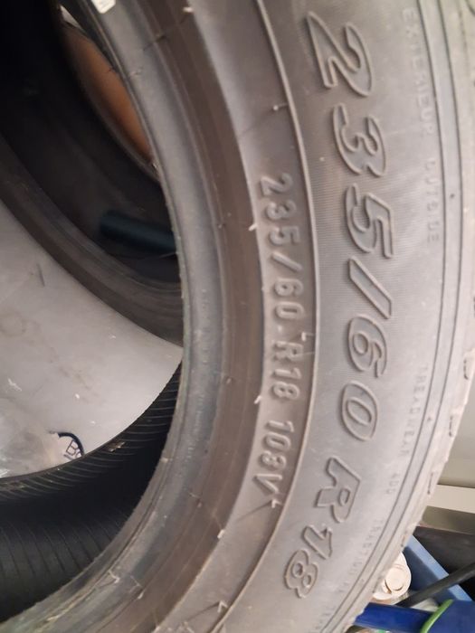 Pneus 235 60 R18