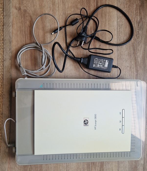 Skaner HP Scanjet 3800 z nakładką na slajdy