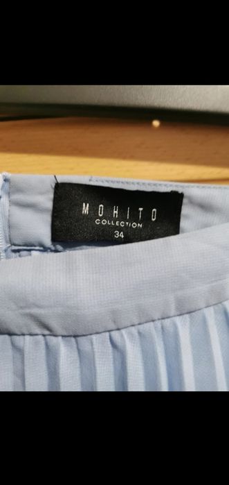 Mohito Collection plisowana mini spódnica,jasnoniebieska, XS(34),zamek