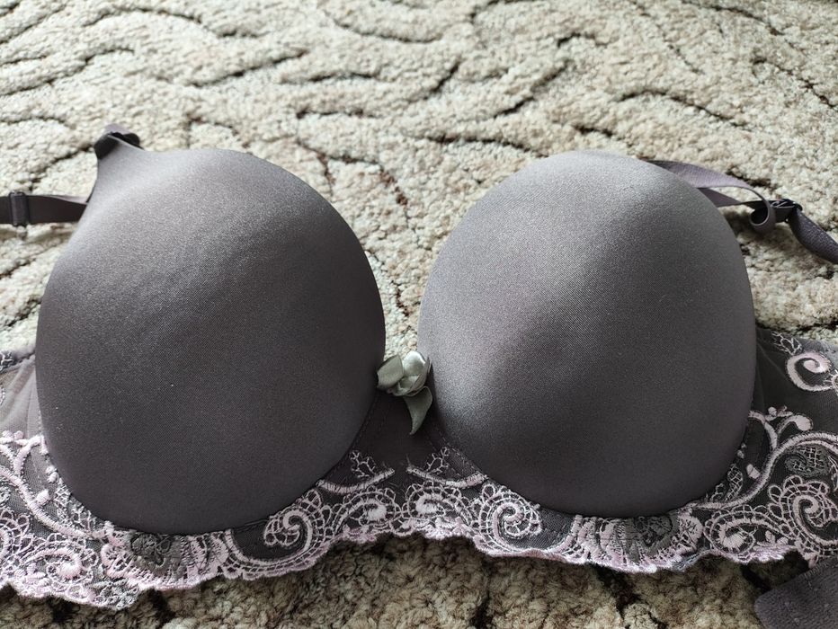 Biustonosz sztywny fioletowy r. 95 D