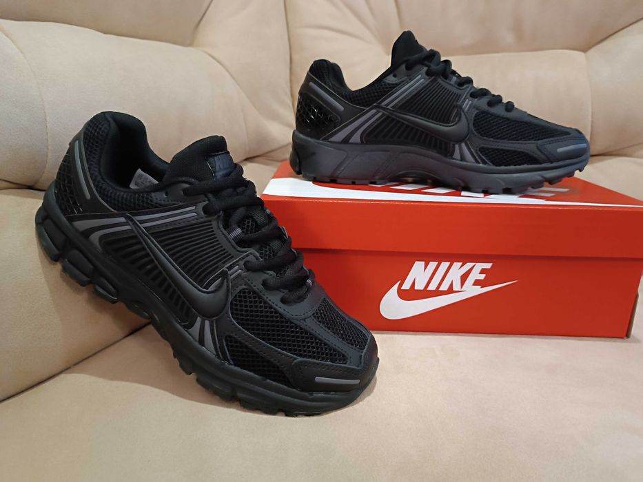 Чоловічі кросівки Nike Zoom Vomero 5