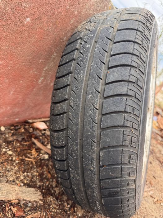 Vendo rodas com pneus semi-novos