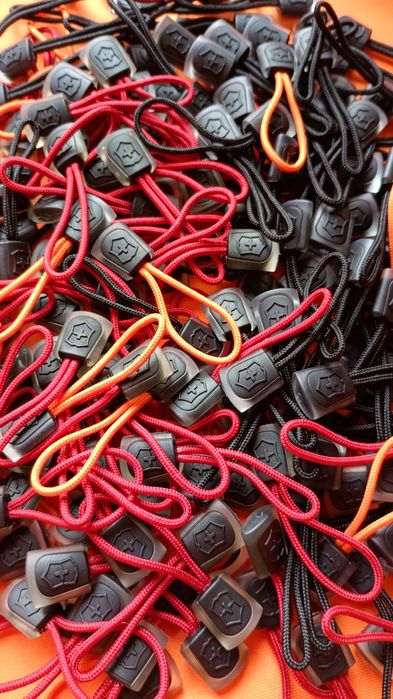 Мини - темляк для мультитулов Victorinox Black\Red\Orange. Новый