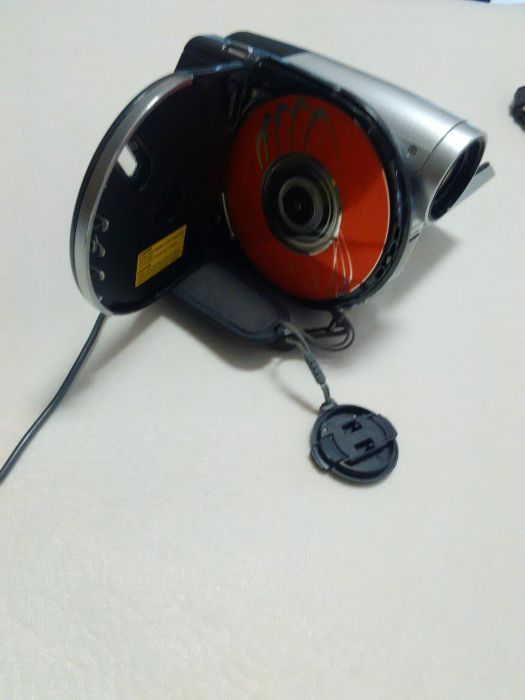 Câmara de Filmar Com Caixa de CD RW + Bolsa de Transporte + Mini Tripé