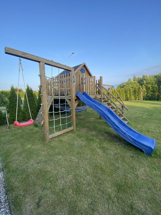 Drewniany domek dla dzieci