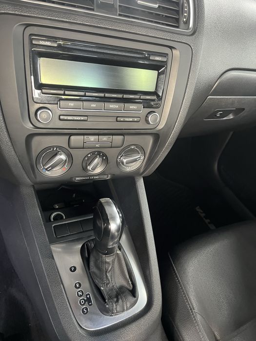 VW  Volkswagen Jetta 2.5 SE 2011