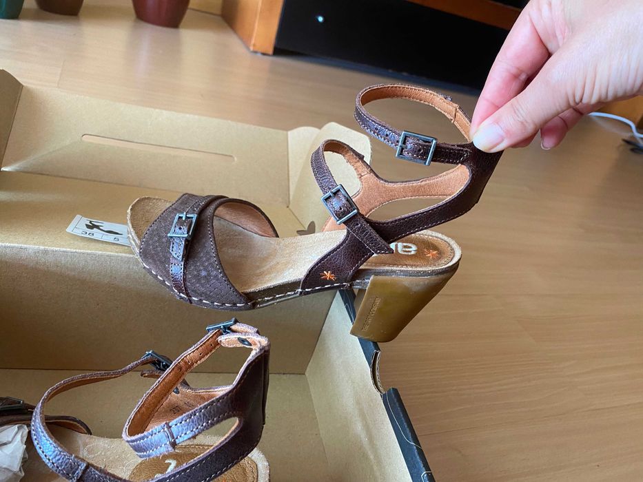 Sandálias ART  castanhas