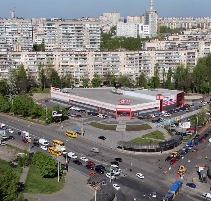 Торгове приміщення 681м2, 1-2 поверхи