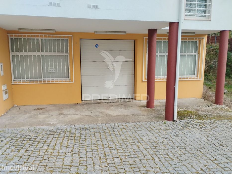Garagem para 5 carros/espaço comercial no centro da cidade de Porta...
